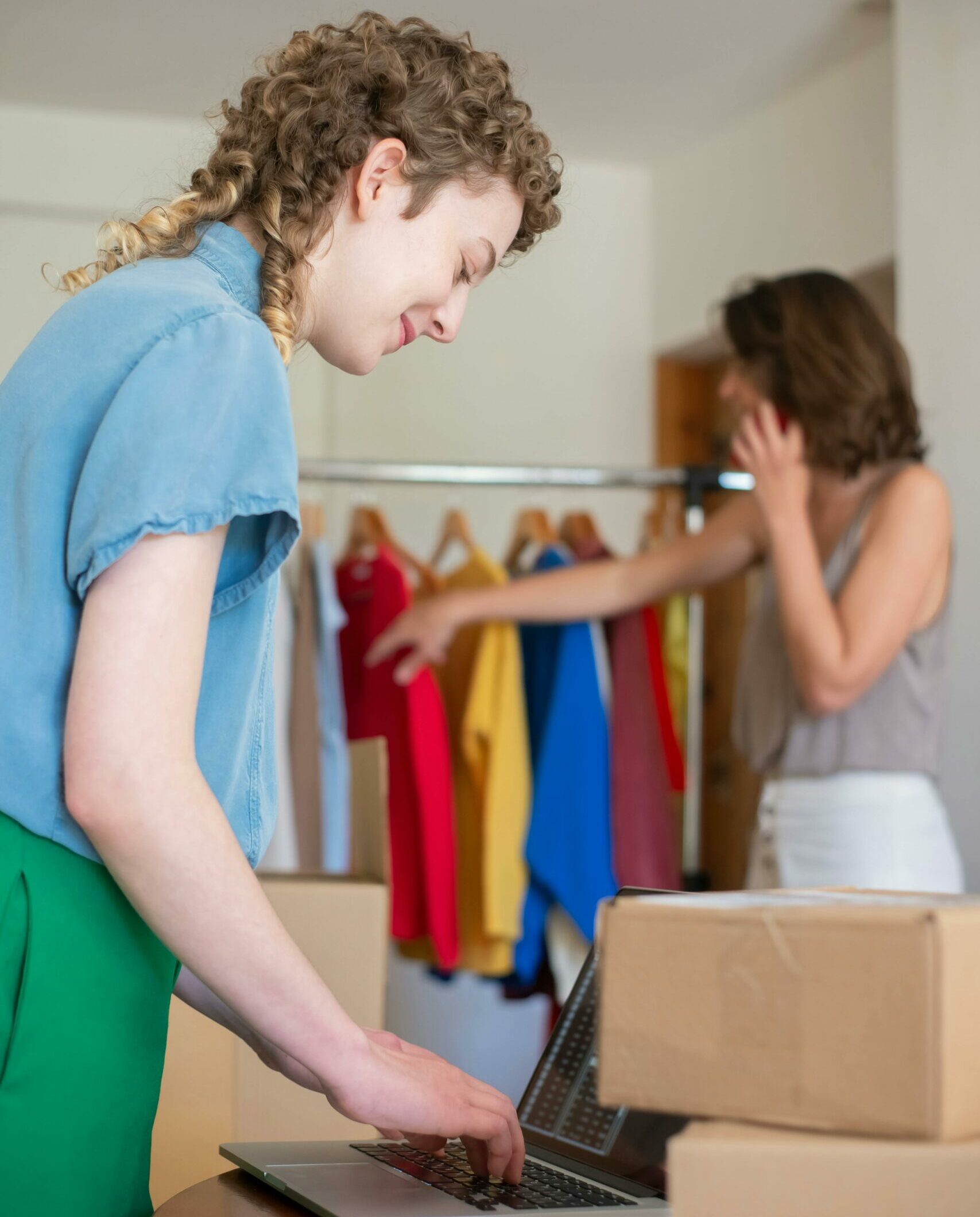 Achat-revente à la maison, quand votre activité déborde (et comment reprendre le contrôle)