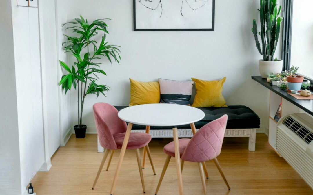 Charge mentale visuelle : pourquoi épurer votre intérieur libère votre esprit